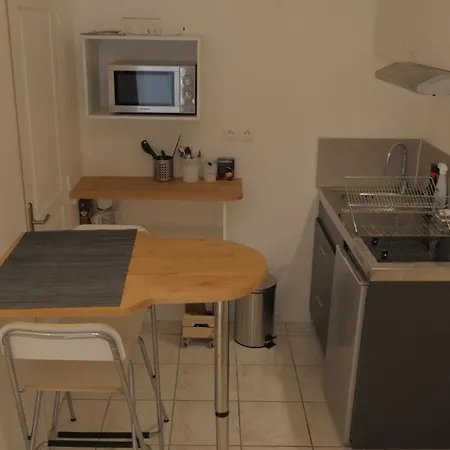 Petit Studio Gare Saint Roch Apartment *